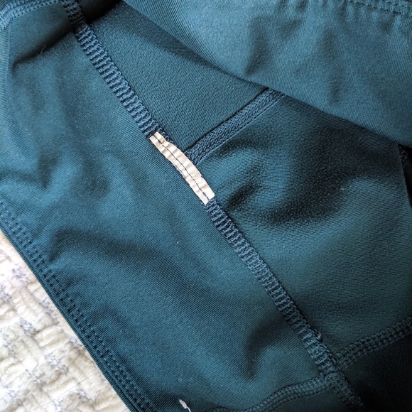 Under Armour Crop Leggings - Picture 2 of 3